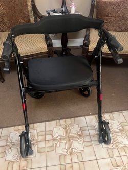 Heavy duty walker