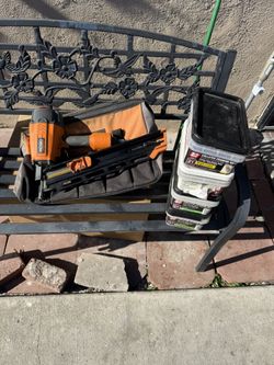 Framing Nailer  / With 4 Boxes Of Nails