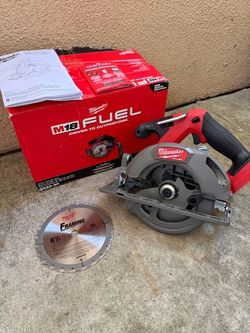 Milwaukee M18 FUEL Brushless 6-1/2 in. Circular Saw (Tool-Only)