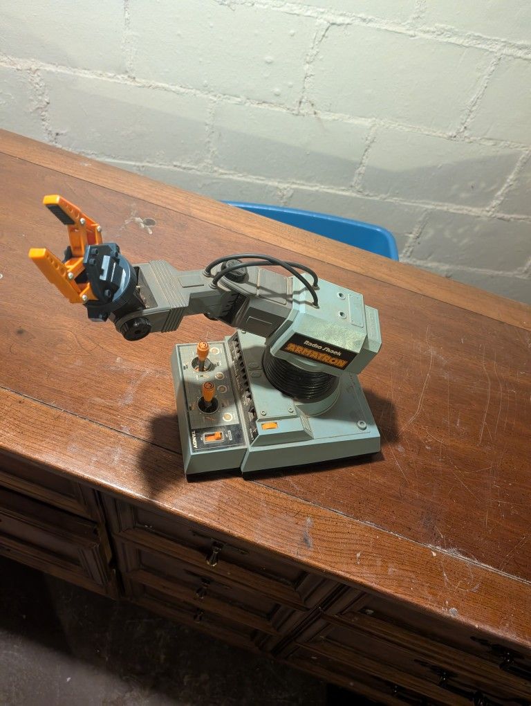 Radioshack Armatron Toy Pick Up Only