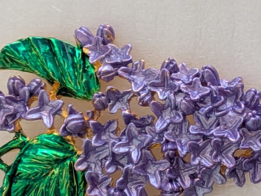 π Vintage Purple Enamel Lilac/Hyacinth Brooch & Clip Earrings