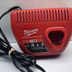 Tools Milwakee Charger (2421)