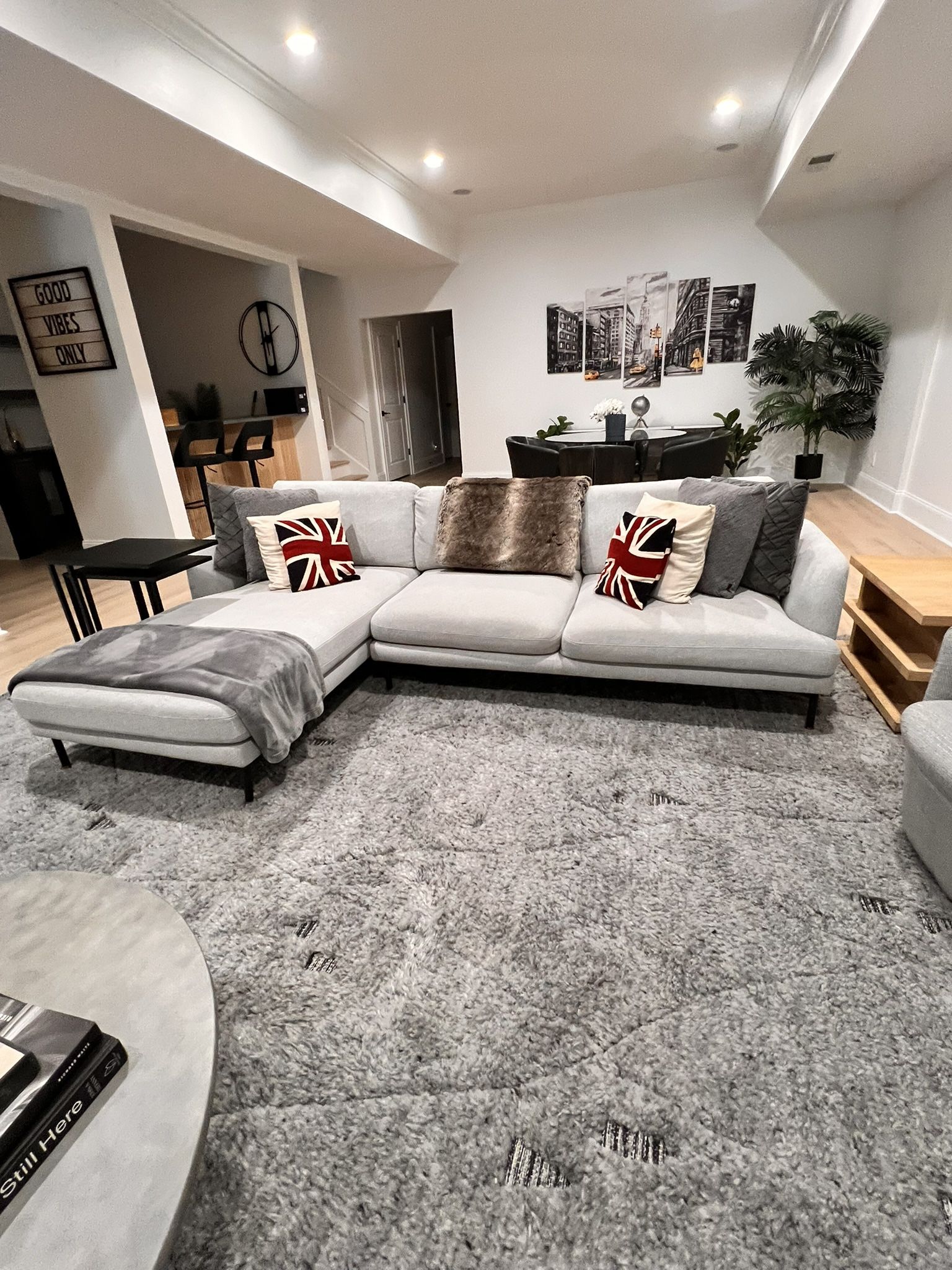 Casterly Chaise Sectional Sofa