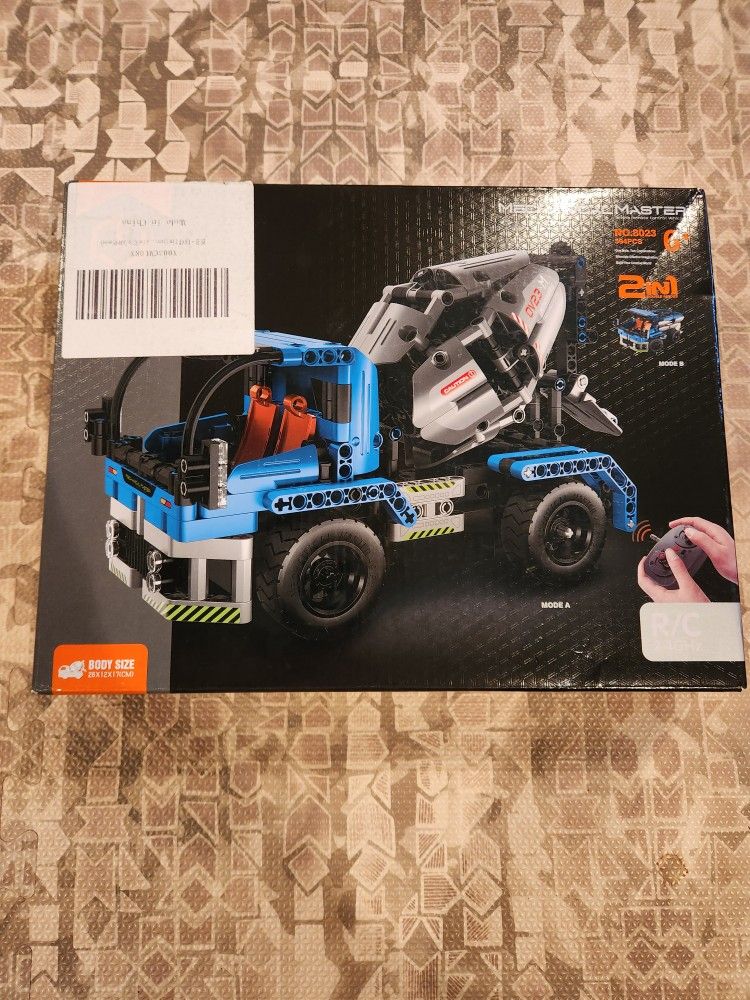 NWT Remote Control Concrete Mixer Truck or Delivery Truck Building Kit STEM