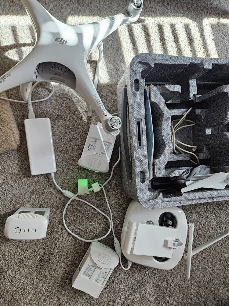 DJI PHANTOM 4 Pristine Condition!
