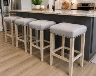 SET OF 4 UPHOLSTERED BAR STOOLS – LIGHT GRAY & WEATHERED WOOD, FARMHOUSE / RUSTIC STYLE