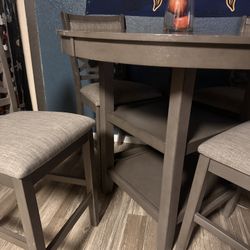 Signature Design by Ashley Wrenning Counter Height Dining Table and 4 Barstool
