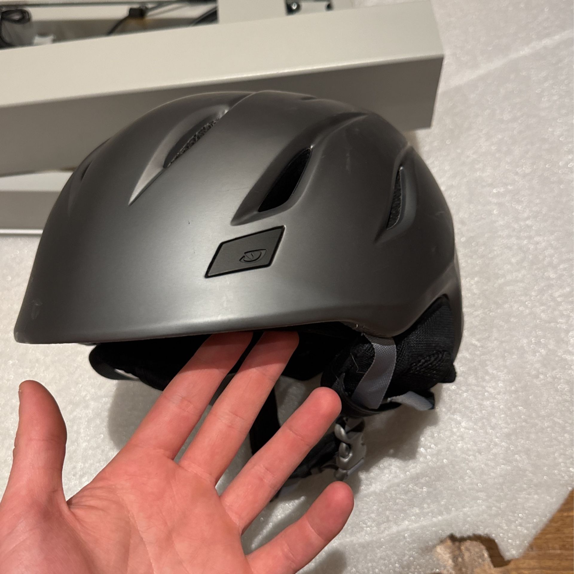Giro Men’s Large Ski Helmet