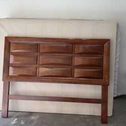 Queen size bedroom set Priced To Go