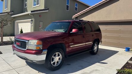 2002 GMC Yukon SLE sport utility 4D
