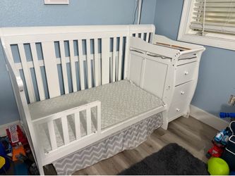 daVinci Charlie 4-in-1 Convertible Mini Crib & Changer - White