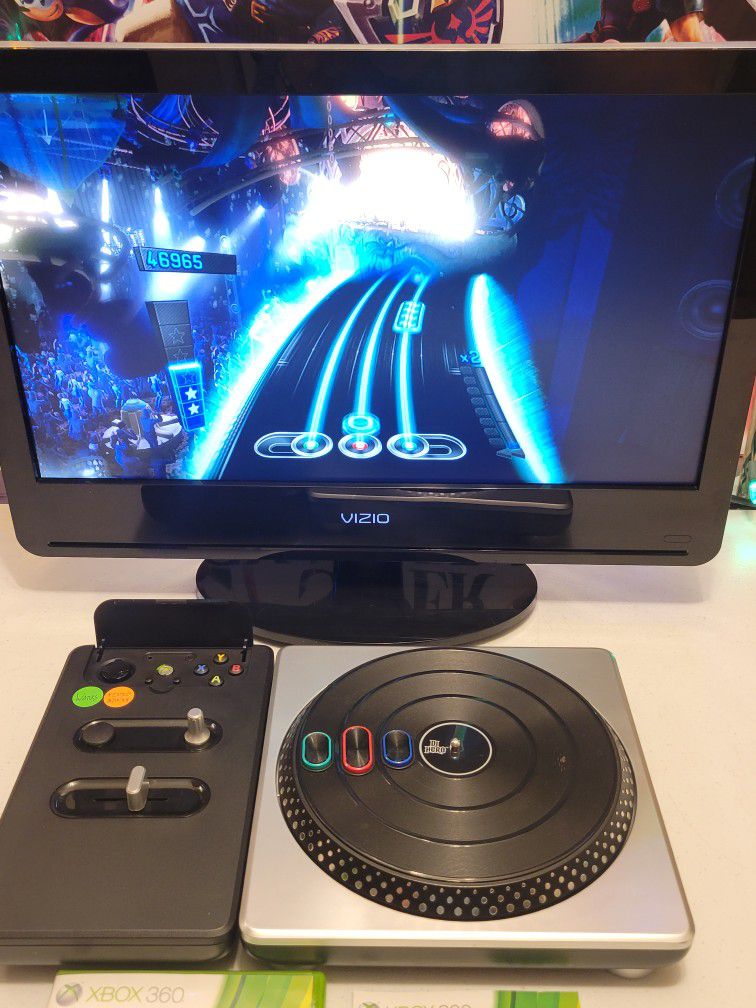 Working Xbox 360 DJ Hero 2 Mix Turntable Board & Video Game