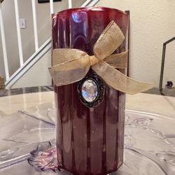 Pier 1 Sugar Plum 3x6 Ribbed Pillar Candle w/ Gold Ribbon & Jewel Charm Holiday