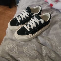 Chuck Taylor Converse Size 6