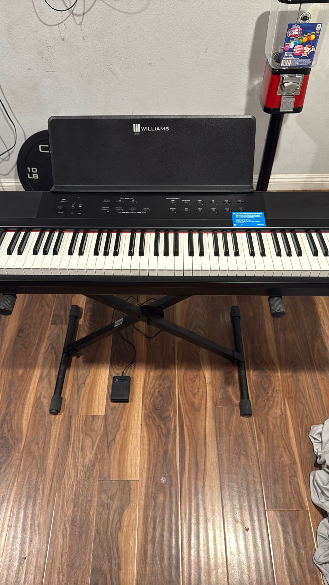 Electric Keyboard