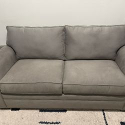 Pull Out Couch w Mattress Topper