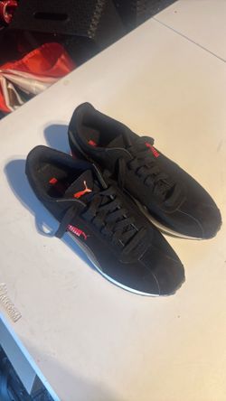 Men’s Pumas sz 8