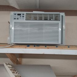 GE 8000 BTU AIR CONDITIONER