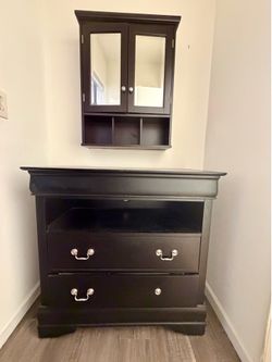 2-Piece dresser W/Mirror Set