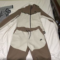 Brown/Beige Nike Tech Fleece (Both Pieces)