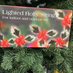 Lighted Holly On String Lights NEW U 36 Red Ball Bulbs 12 Holly Bunches