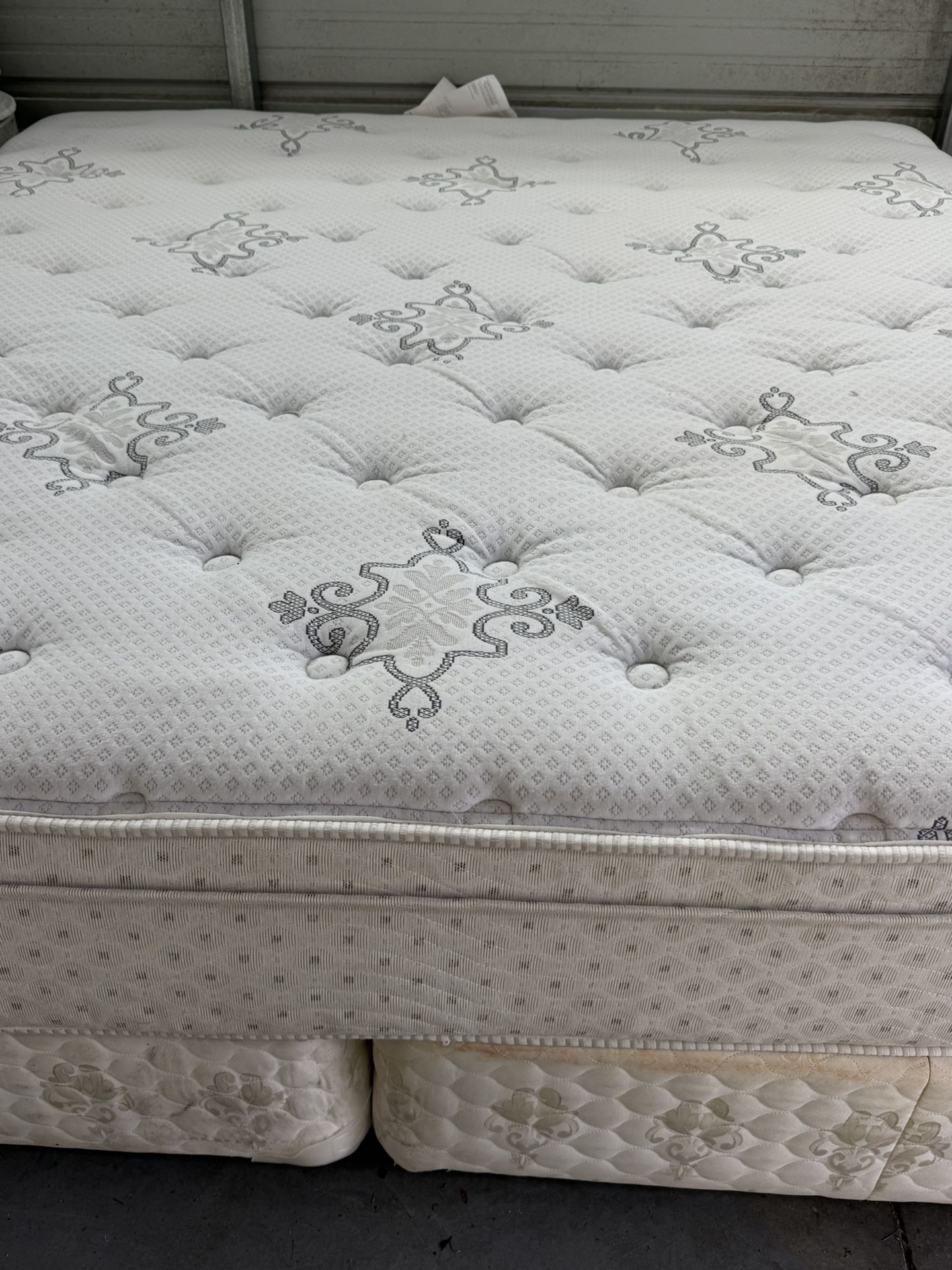 King pillowtop bed set