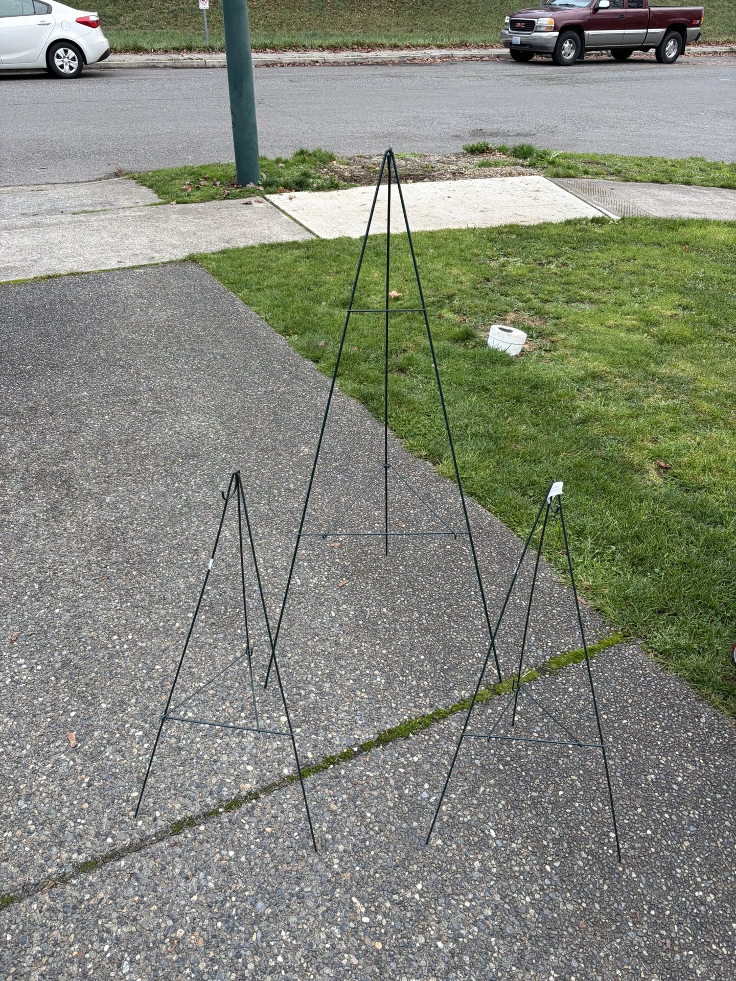 Floral Easel Set – 1 Large (62”) + 2 Small (30”) – Dark Green