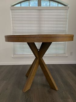 Rustic Round Height Dining Table Natural Wood almost new.  48” Round - Solid top (Seat 4 People) High 36"