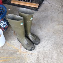 Size 12 rubber knee boots