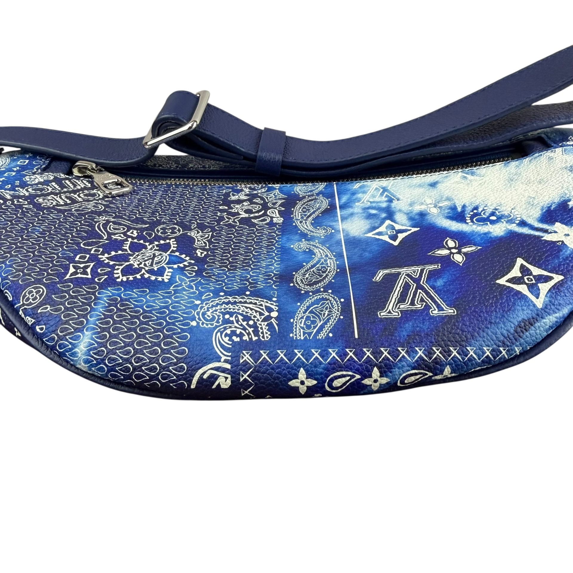 Louis Vuitton Discovery Bumbag PM Bandana Blue Monogram Crossbody Fanny Pack Bag NEW Louis Vuitton Bum Bag Discovery PM Monogram Bandana  main image 2