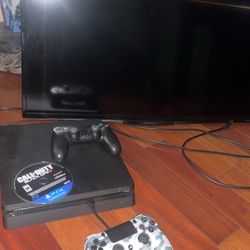  PS4 W/ 2 Controllers And Black Ops 3 With 32”  Insignia Roku Tv