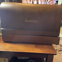 Singer Sewing Machine 