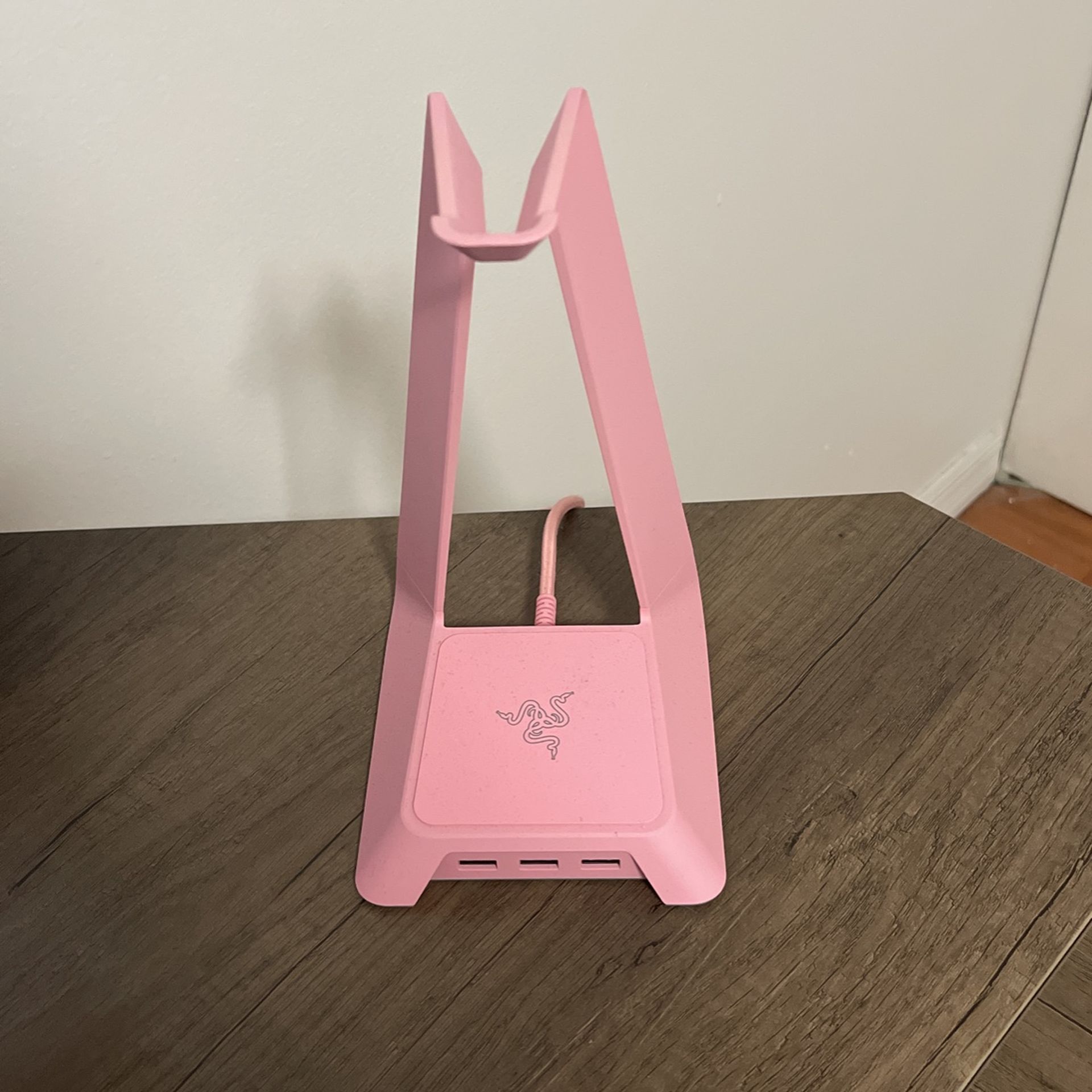 Razer Base Station V1 Chroma Headphone/Headset Stand (Quartz Pink)