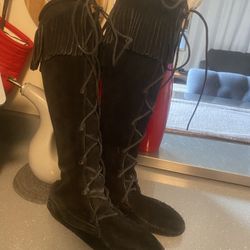 Black moccasin boots, classic, great condition size 7 1/2 to 8