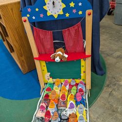 CHILD'S PUPPET THEATER AND 25 PUPPETS $35