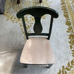Vintage Green Farmhouse Chair – Solid & Stylish. Only $25 Today!