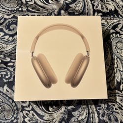 Silver AirPods Max w/Smart Case