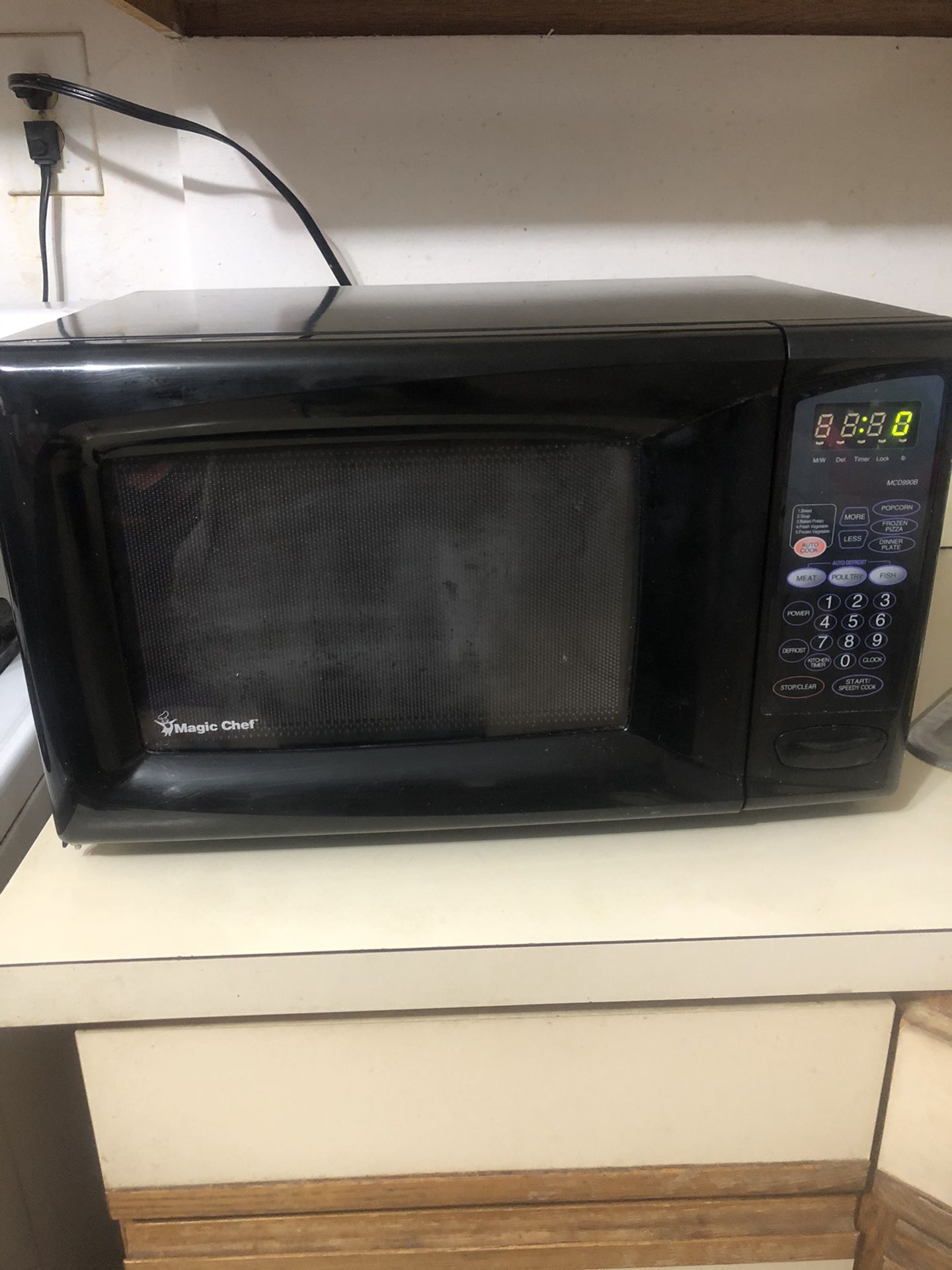 Very Good Condition  Magic Chef Microwave 