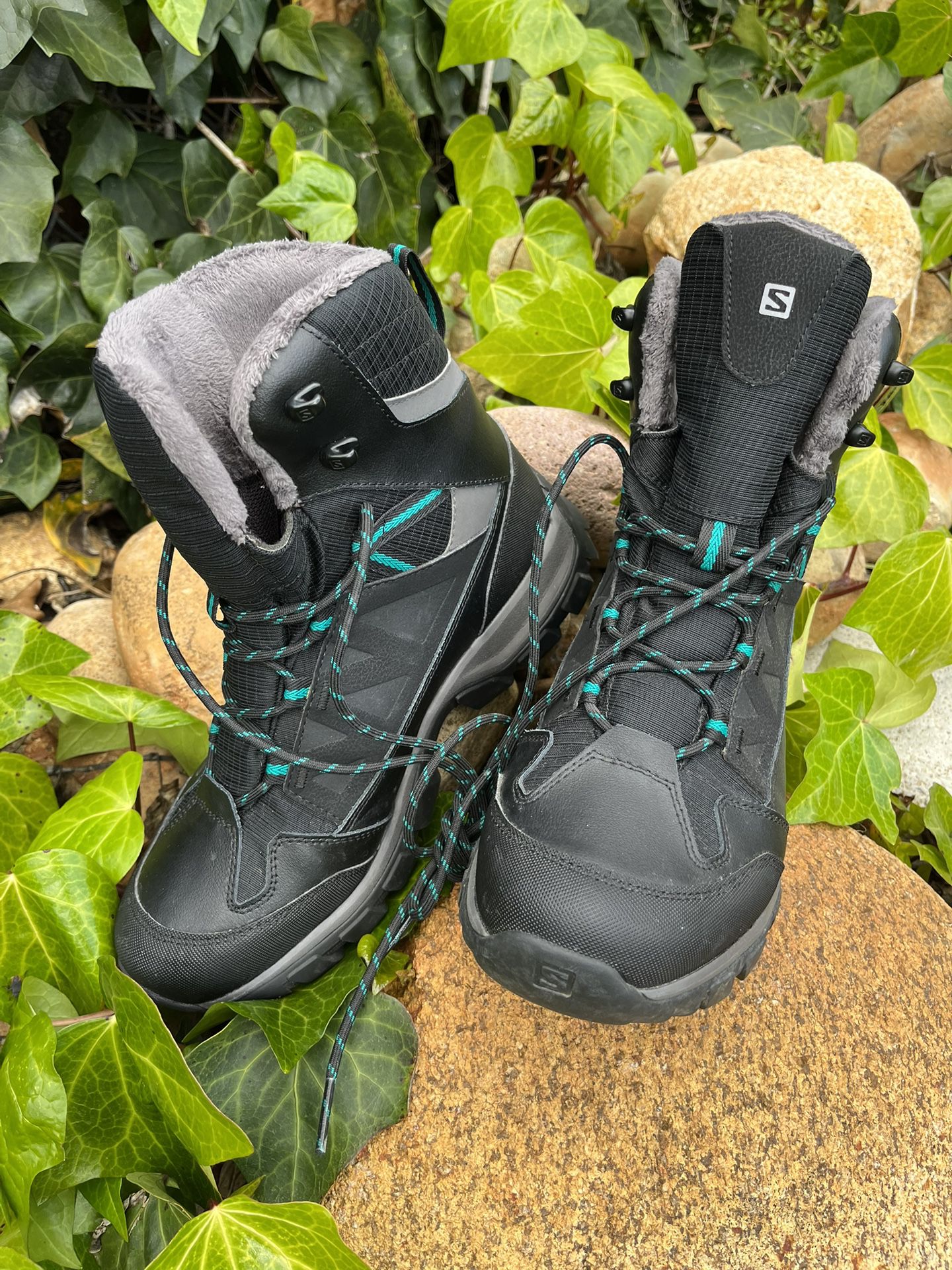Salomon thinsulate waterproof boots Size 9…Used Once for Sale in San Diego, - OfferUp