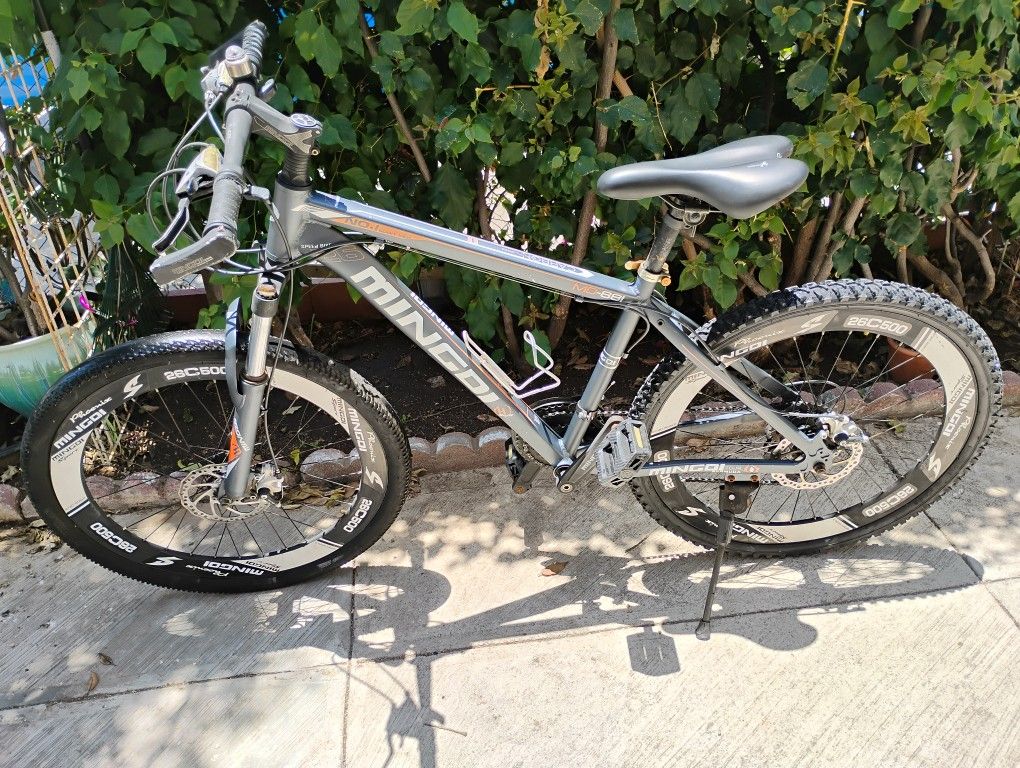 MINGDI Sports Mountain Bike