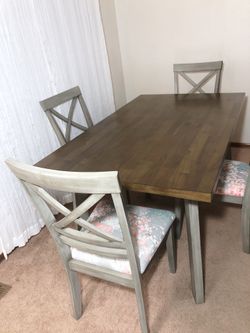 Very Nice Farmhouse Style Wood Dining Table & 4 Chairs Set