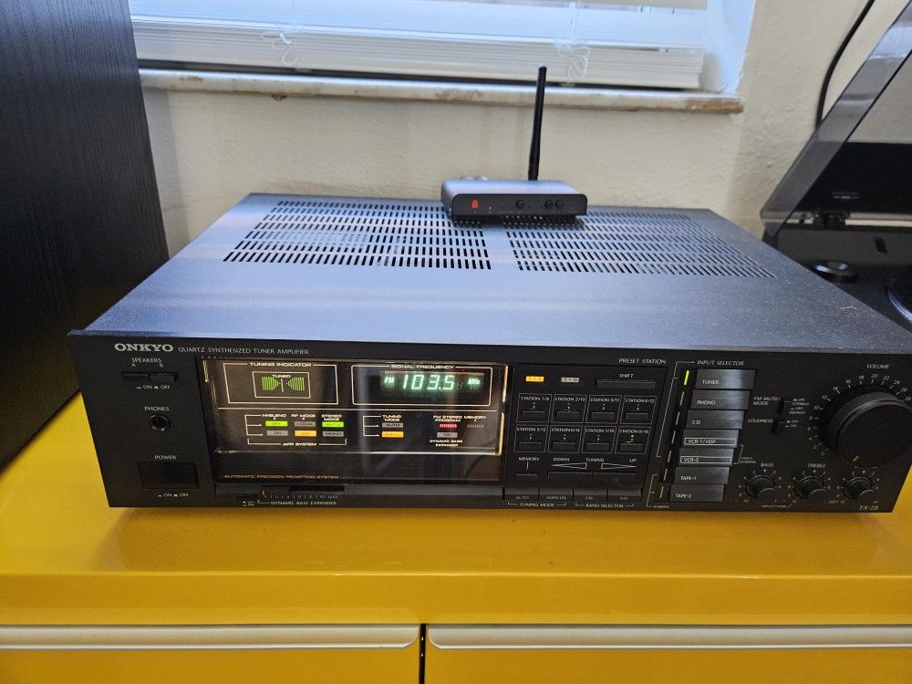 Vintage Onkyo Model TX-28 Quartz Synthesized Tuner/Amplifier