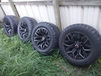 8 Lug HARTE 20 inch Rims with 35x12.50R20 Tires Wheels
Set