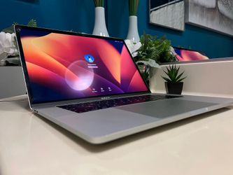 Late. 2018 MacBook Pro 15”2.6 quad  core i7/16Gb/500