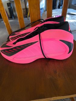 Basketball shoe for sale