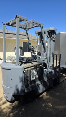 Clark EC500-50F Electric Forklift – 4,100 lb Capacity – Side Shift