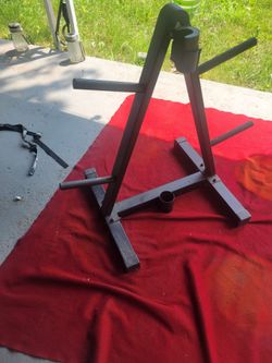 1" HOLE  PLATE TREE 4 HORNS  1 BAR HOLDER 
11525 S HALSTED/7111 S WESTERN
30$.    CASH ONLY