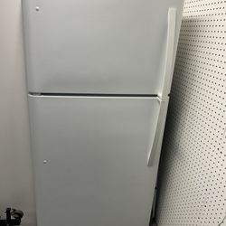 Kenmore Top-Freezer Refrigerator 