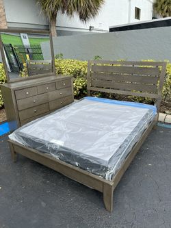 Beautiful Queen Size Bedroom Set With Dresser Mirror Wardrobe Closet Chest Grey Gray Rustic Modern Contemporary