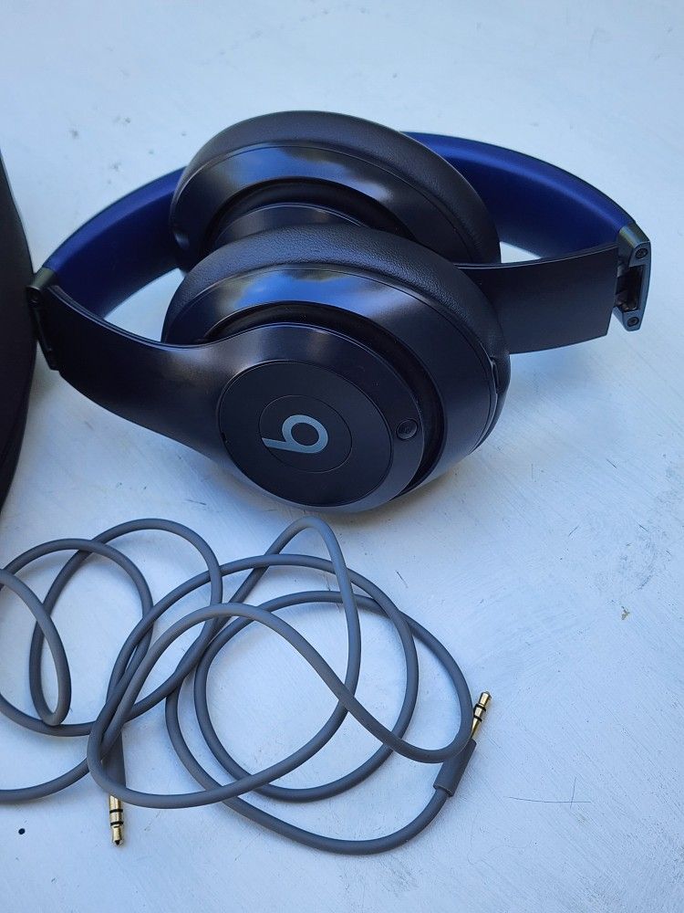 Beats by Dr Dre Studio Pro A2924 Wireless Noise Cancelling Headphones Navy Blue Used